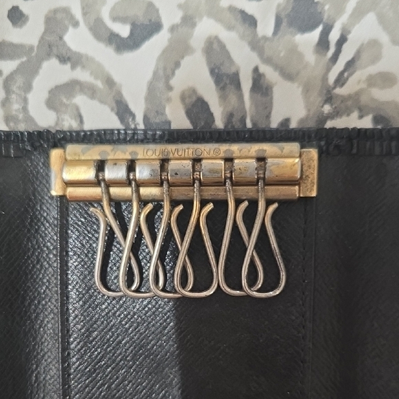 Louis Vuitton Black Epi Leather Key Wallet - Picture 5 of 8